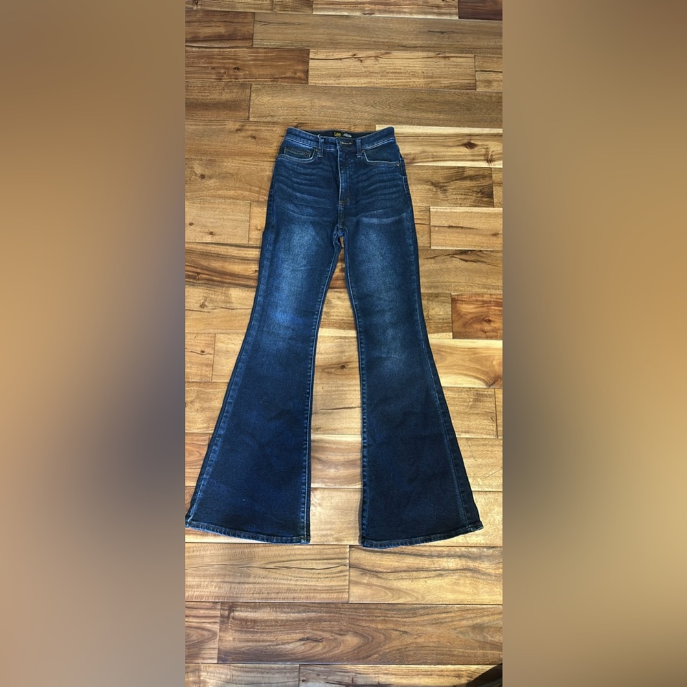 LeeFlare Wide Leg Jeans with Retro Style